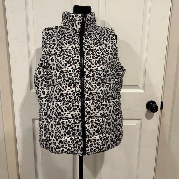 Jackets & Blazers - Cheetah print puffer vest large/xl
